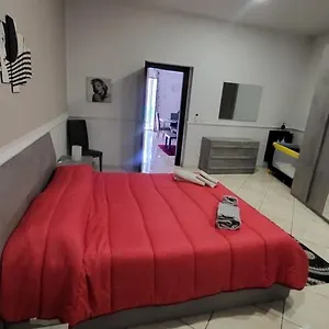 https://saint-cristopher-house.taorminaitalyhotels.com