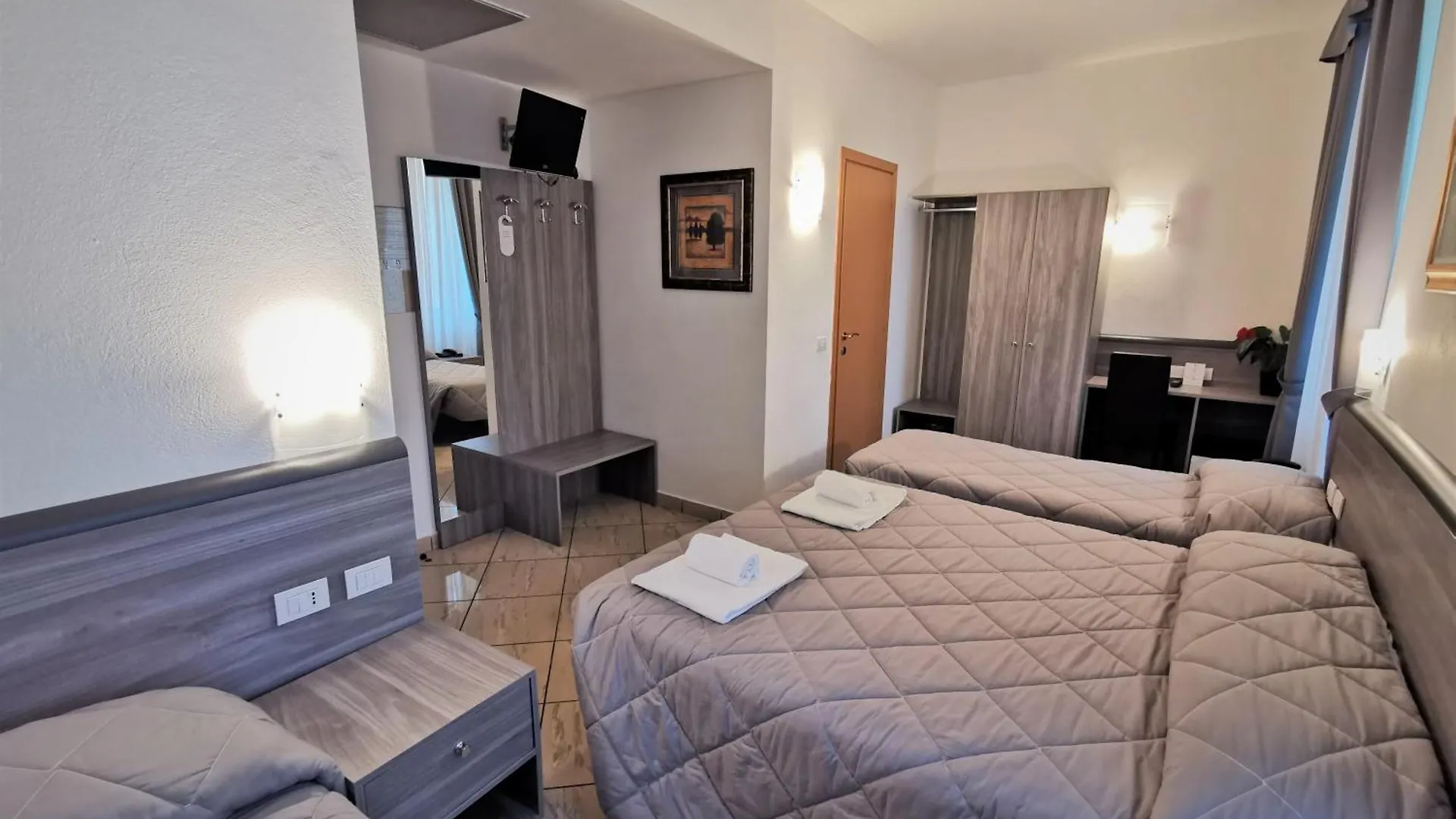 Hotel Brianza Milan 3*,  Italy